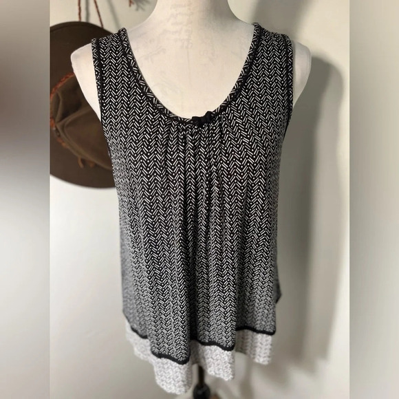 Ellen Tracy, company, M, geometric print, scoop neck w/attached bow contrast hem - Picture 1 of 8